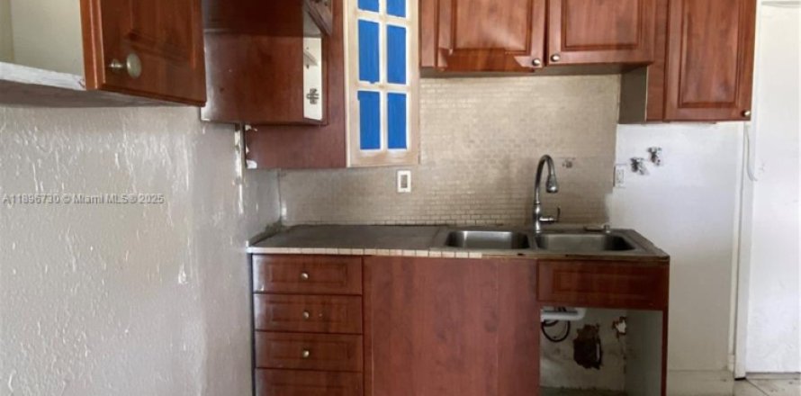 Таунхаус в Майами-Гарденс, Флорида 2 спальни, 100.33м2 № 1948691