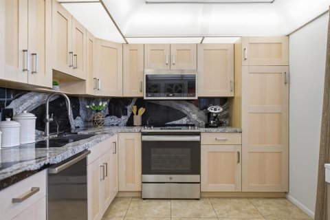 Купить кондоминиум в Помпано-Бич, Флорида 3 комнаты, 159.88м2, № 2246925 - фото 15