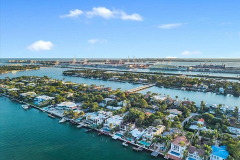 Casa en venta en Miami Beach, Florida, 5 dormitorios, 380.9 m2 № 2174661 - foto 14