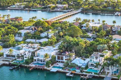 Casa en venta en Miami Beach, Florida, 5 dormitorios, 380.9 m2 № 2174661 - foto 10