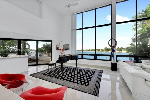 Casa en venta en Miami Beach, Florida, 5 dormitorios, 380.9 m2 № 2174661 - foto 27