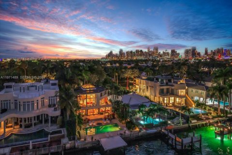 Casa en venta en Miami Beach, Florida, 5 dormitorios, 380.9 m2 № 2174661 - foto 4