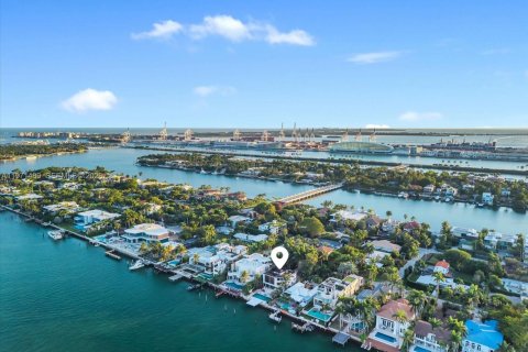 Casa en venta en Miami Beach, Florida, 5 dormitorios, 380.9 m2 № 2174661 - foto 15