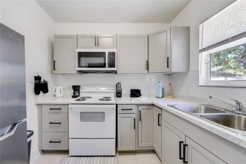 Casa en venta en Miami, Florida, 3 dormitorios, 108.23 m2 № 2058899 - foto 4