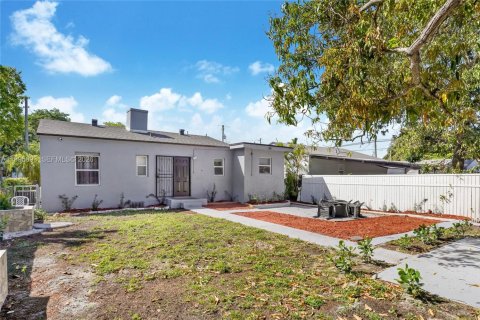 Casa en venta en Miami, Florida, 3 dormitorios, 108.23 m2 № 2058899 - foto 12