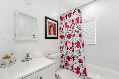 Casa en venta en Miami, Florida, 3 dormitorios, 108.23 m2 № 2058899 - foto 8