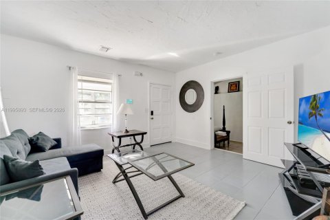 Casa en venta en Miami, Florida, 3 dormitorios, 108.23 m2 № 2058899 - foto 3