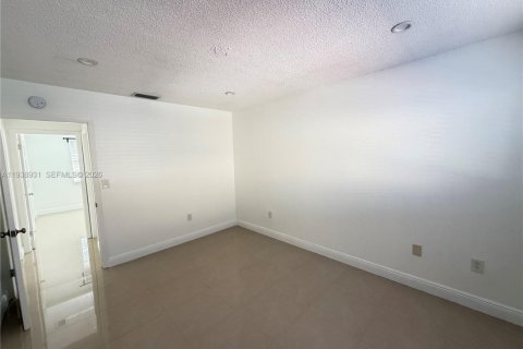 Copropriété à louer à Hialeah, Floride: 2 chambres, 91.97 m2 № 1997536 - photo 4