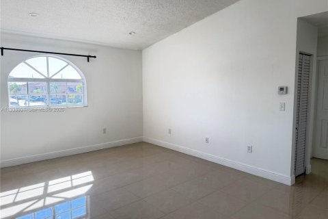 Copropriété à louer à Hialeah, Floride: 2 chambres, 91.97 m2 № 1997536 - photo 8