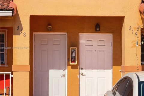 Copropriété à louer à Hialeah, Floride: 2 chambres, 91.97 m2 № 1997536 - photo 11