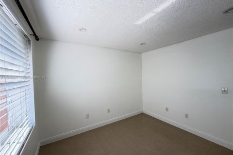 Copropriété à louer à Hialeah, Floride: 2 chambres, 91.97 m2 № 1997536 - photo 7
