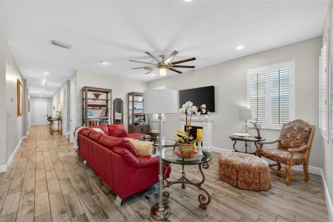 House in Apollo Beach, Florida 4 bedrooms, 271.74 sq.m. № 2113901 - photo 4