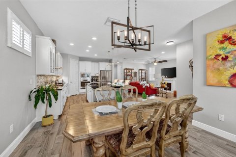 House in Apollo Beach, Florida 4 bedrooms, 271.74 sq.m. № 2113901 - photo 9