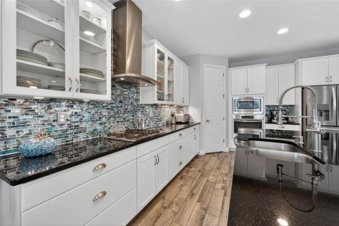 House in Apollo Beach, Florida 4 bedrooms, 271.74 sq.m. № 2113901 - photo 16
