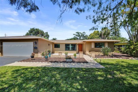 House in Plantation, Florida 4 bedrooms, 199.09 sq.m. № 2087000