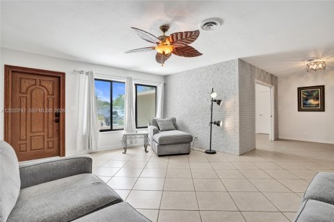 House in Plantation, Florida 4 bedrooms, 199.09 sq.m. № 2087000 - photo 8