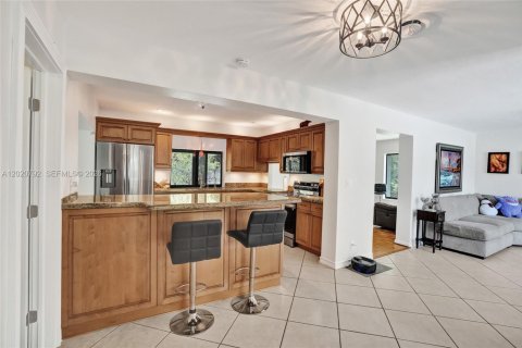 House in Plantation, Florida 4 bedrooms, 199.09 sq.m. № 2087000 - photo 13