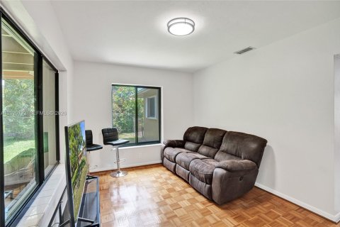 House in Plantation, Florida 4 bedrooms, 199.09 sq.m. № 2087000 - photo 10