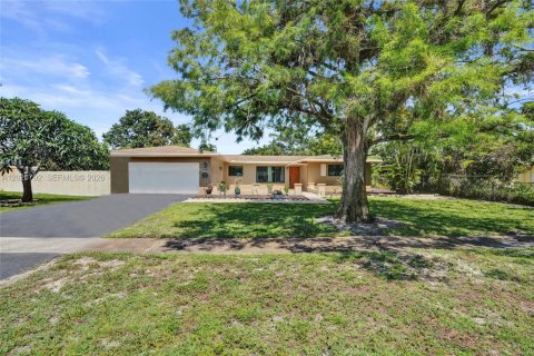 House in Plantation, Florida 4 bedrooms, 199.09 sq.m. № 2087000 - photo 2