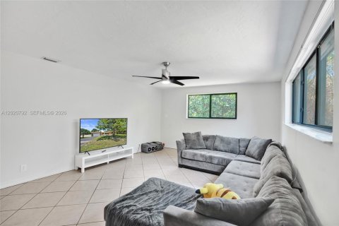 House in Plantation, Florida 4 bedrooms, 199.09 sq.m. № 2087000 - photo 20