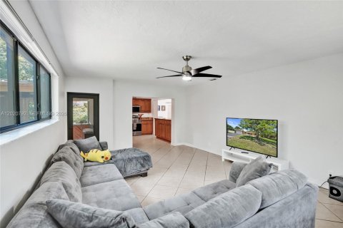 House in Plantation, Florida 4 bedrooms, 199.09 sq.m. № 2087000 - photo 22