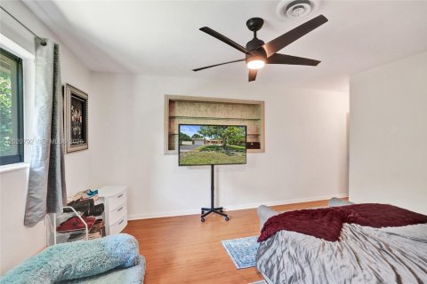 House in Plantation, Florida 4 bedrooms, 199.09 sq.m. № 2087000 - photo 25