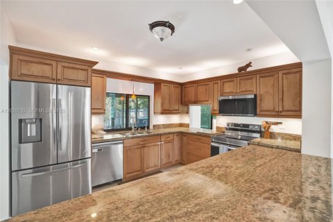 House in Plantation, Florida 4 bedrooms, 199.09 sq.m. № 2087000 - photo 15