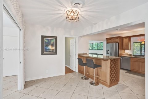 House in Plantation, Florida 4 bedrooms, 199.09 sq.m. № 2087000 - photo 12