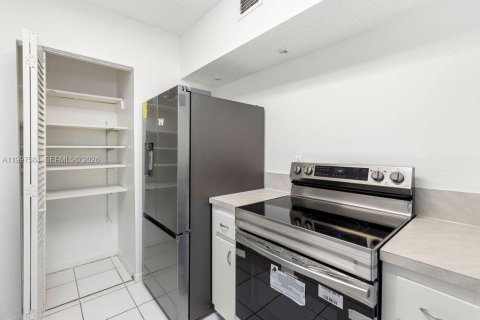 Copropriété à vendre à Dania Beach, Floride: 1 chambre, 71.35 m2 № 2089959 - photo 10
