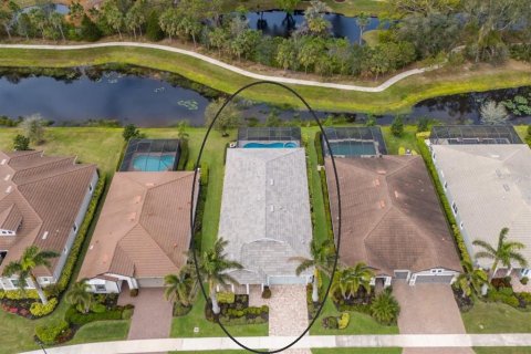 House in Sarasota, Florida 2 bedrooms, 213.49 sq.m. № 1585840 - photo 2