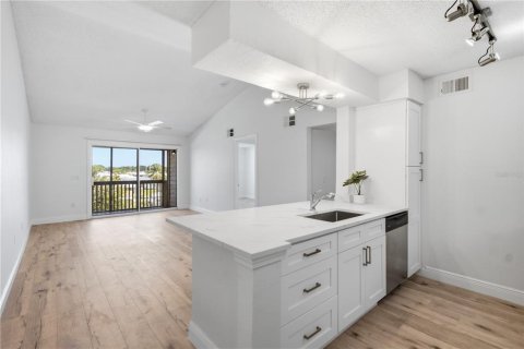 Купить кондоминиум в Клируотер, Флорида 3 комнаты, 87.89м2, № 2219594 - фото 2