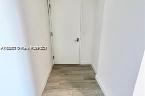 Condominio en venta en Miami, Florida, 1 dormitorio, 68.56 m2 № 1818510 - foto 4