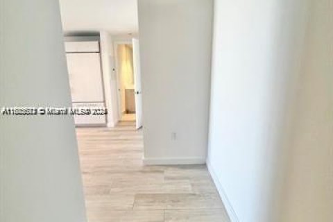 Condominio en venta en Miami, Florida, 1 dormitorio, 68.56 m2 № 1818510 - foto 3