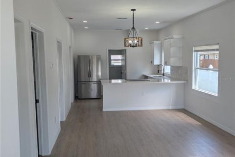 Casa en alquiler en Tampa, Florida, 3 dormitorios, 96.8 m2 № 1900994 - foto 3