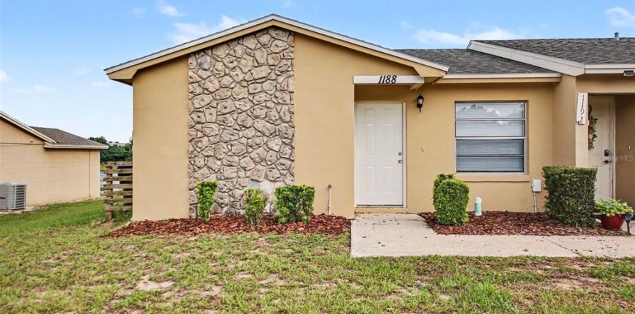 Townhouse in Orlando, Florida 3 bedrooms, 102.75 sq.m. № 2209675
