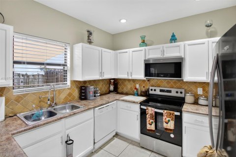 Touwnhouse à vendre à Homestead, Floride: 3 chambres, 140.47 m2 № 1949340 - photo 13