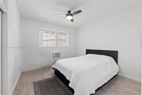 Condominio en venta en Coral Gables, Florida, 2 dormitorios, 69.49 m2 № 1952084 - foto 11
