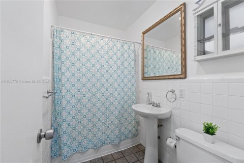 Condominio en venta en Coral Gables, Florida, 2 dormitorios, 69.49 m2 № 1952084 - foto 12