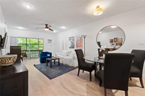 Condominio en venta en Coral Gables, Florida, 2 dormitorios, 69.49 m2 № 1952084 - foto 8