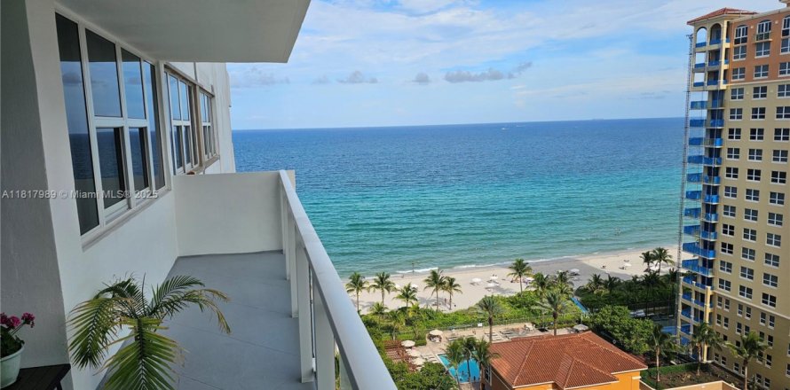 Condo in Hallandale Beach, Florida, 1 bedroom № 1774172