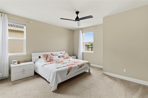 House in Orlando, Florida 4 bedrooms, 378.3 sq.m. № 2234006 - photo 20