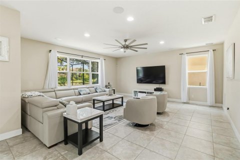 House in Orlando, Florida 4 bedrooms, 378.3 sq.m. № 2234006 - photo 6