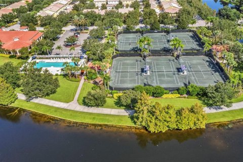 House in Orlando, Florida 4 bedrooms, 378.3 sq.m. № 2234006 - photo 30