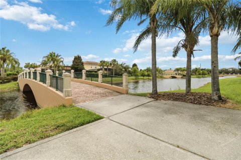 House in Orlando, Florida 4 bedrooms, 378.3 sq.m. № 2234006 - photo 28