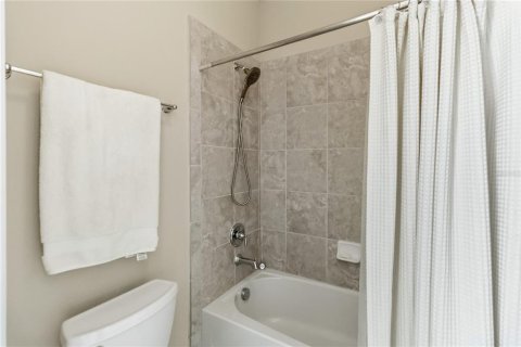 House in Orlando, Florida 4 bedrooms, 378.3 sq.m. № 2234006 - photo 24