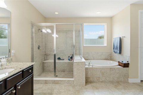 House in Orlando, Florida 4 bedrooms, 378.3 sq.m. № 2234006 - photo 18