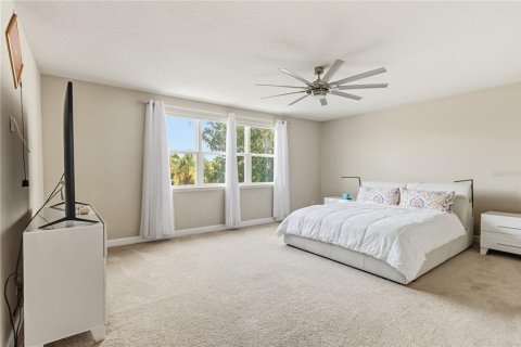 House in Orlando, Florida 4 bedrooms, 378.3 sq.m. № 2234006 - photo 15