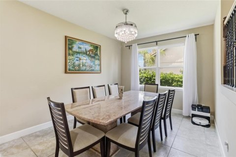 House in Orlando, Florida 4 bedrooms, 378.3 sq.m. № 2234006 - photo 4