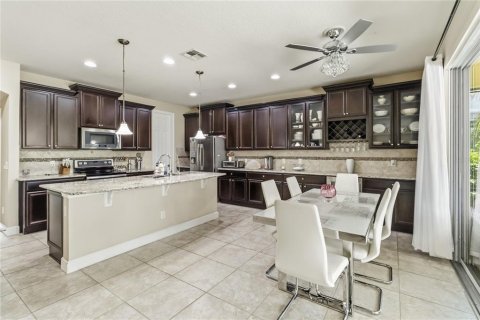 House in Orlando, Florida 4 bedrooms, 378.3 sq.m. № 2234006 - photo 9