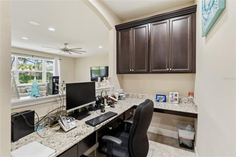 House in Orlando, Florida 4 bedrooms, 378.3 sq.m. № 2234006 - photo 11